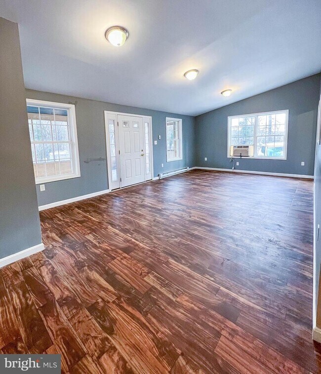 Building Photo - 28 Heavenwood Ln