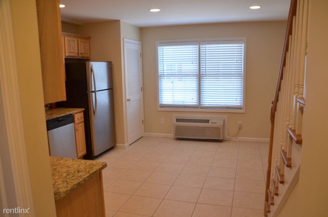 Building Photo - 2 br, 2 bath Townhome - 22 Marie Pl Unit 3