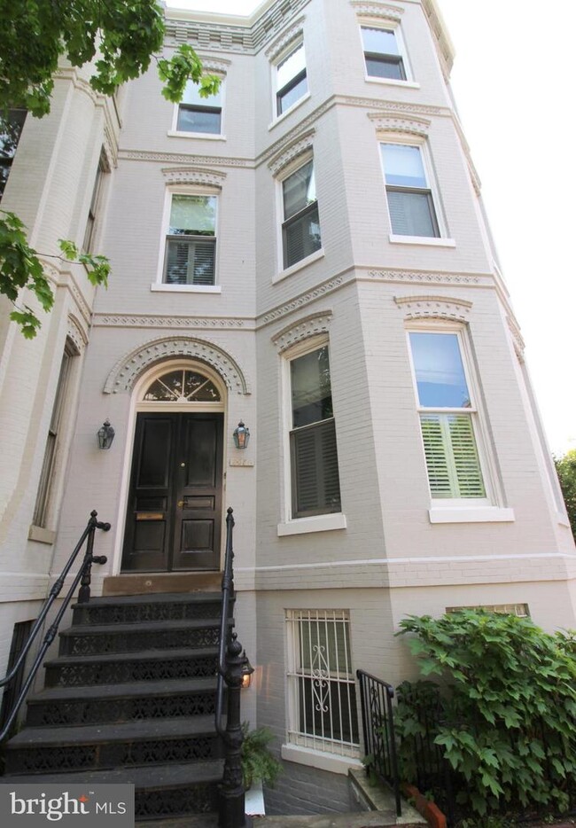 Building Photo - 3050 N St NW