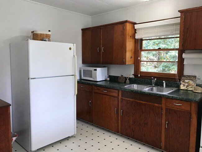 Building Photo - 440 N Ashe St