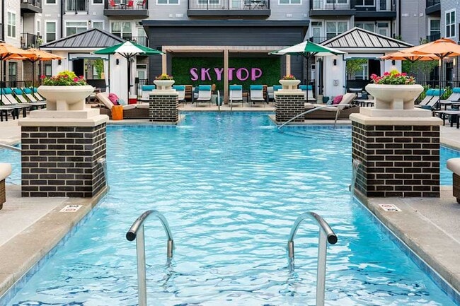 Building Photo - Skytop Apartments