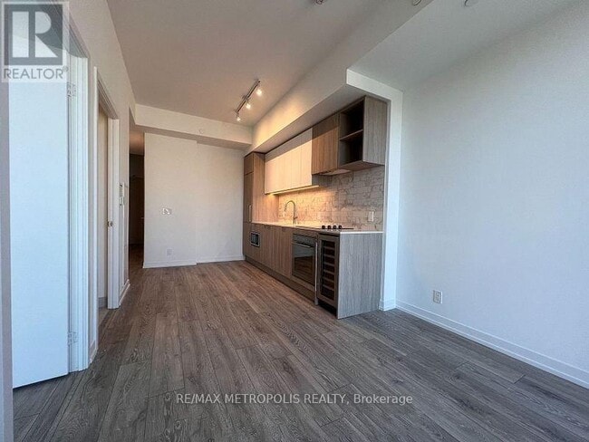 Building Photo - 2020-2020 Bathurst St