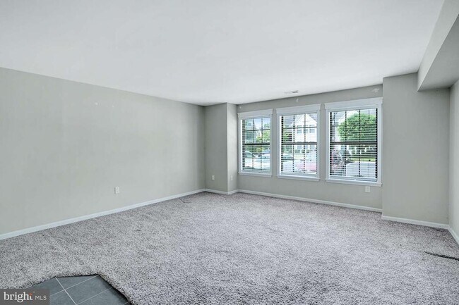 Building Photo - 69 Bridgewater Dr