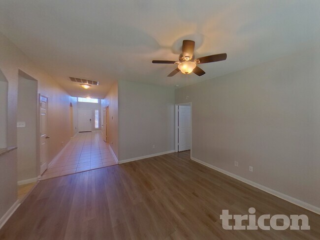 Foto del edificio - 825 Hawthorne Rd