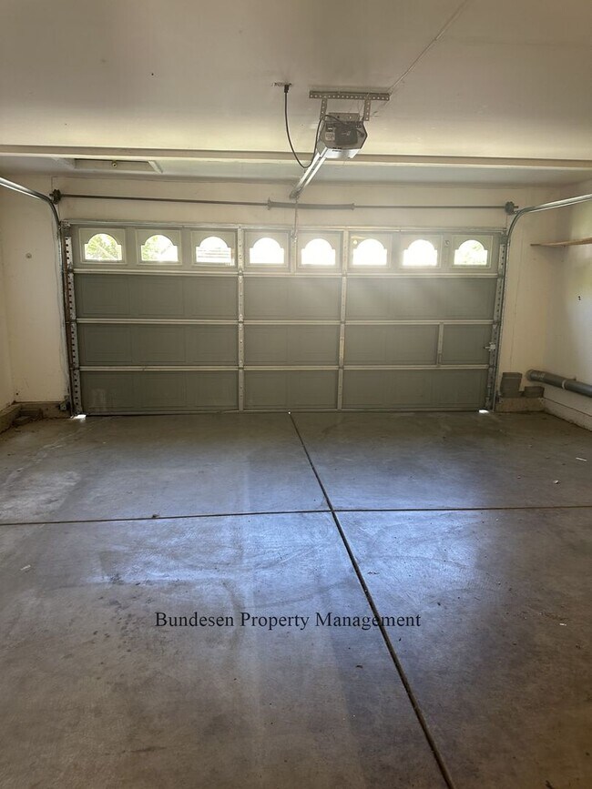 Foto del edificio - 913 Radcliff Dr