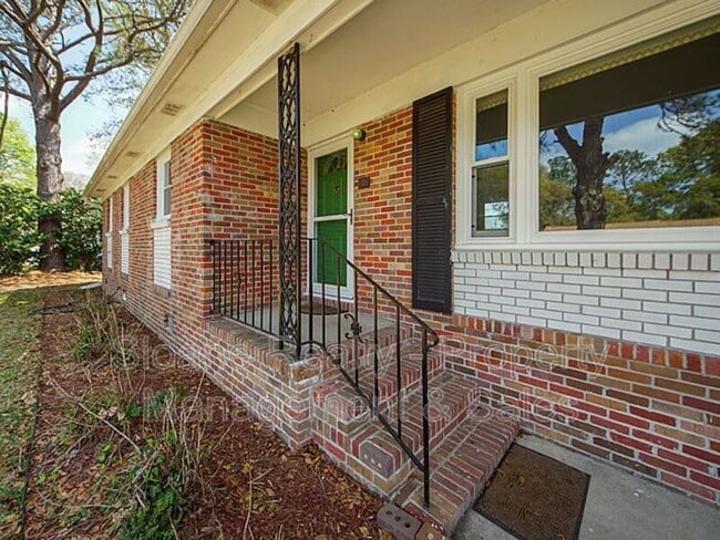 Building Photo - 1054 Valley Rd