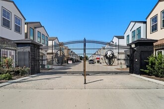 Building Photo - 2939 El Fenice Ln