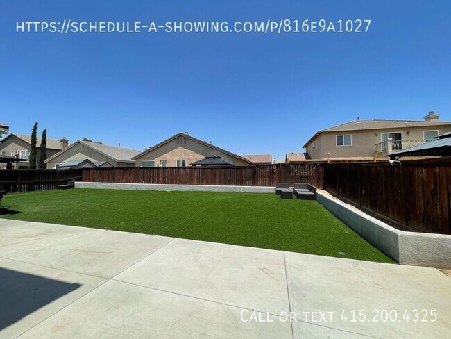 Foto del edificio - 30080 Pine Needle Rd
