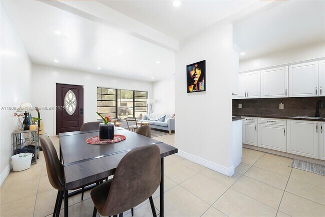 Foto del edificio - 250 NE 170th St