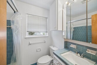 Building Photo - 7050 Cole Creek Dr