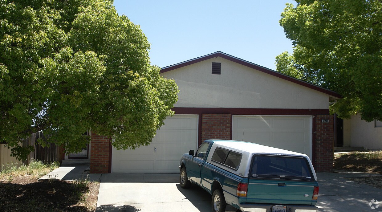 Building Photo - 2209-2211 Leland Ct