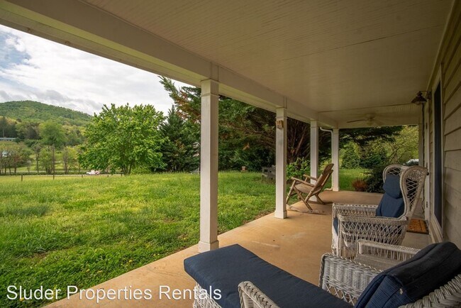Building Photo - 3 br, 2 bath House - 1418 S River Rd