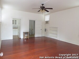 Building Photo - 634 W Mistletoe Ave