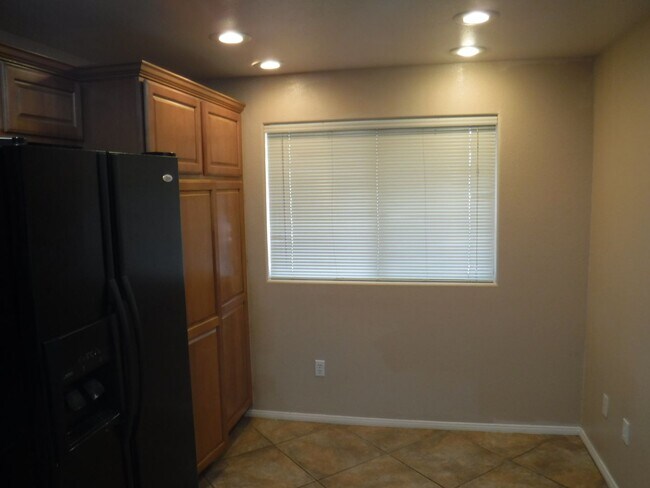 Foto del edificio - 1500 SQUARE FEET, 2 BED, 2 BATH AND 2 CAR ...
