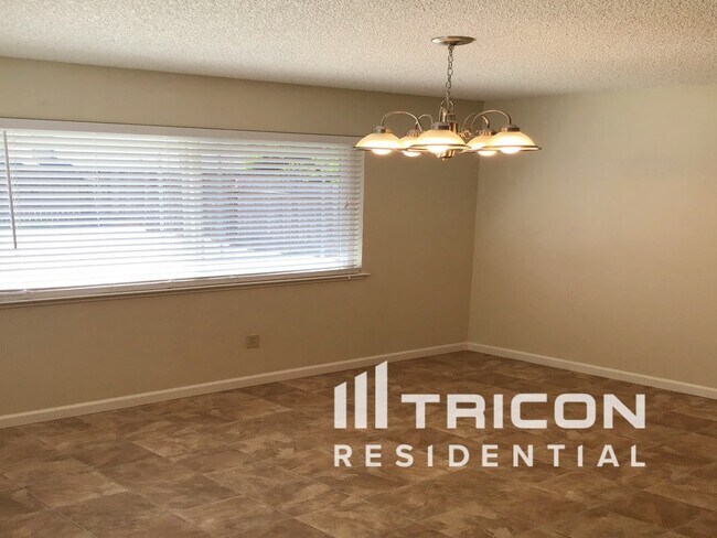 Foto del edificio - 9411 Aizenberg Cir