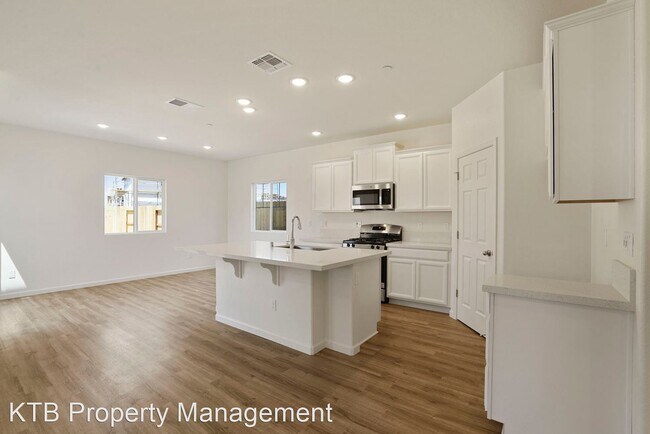 Building Photo - 4 br, 3 bath House - 917 Cosmic Court