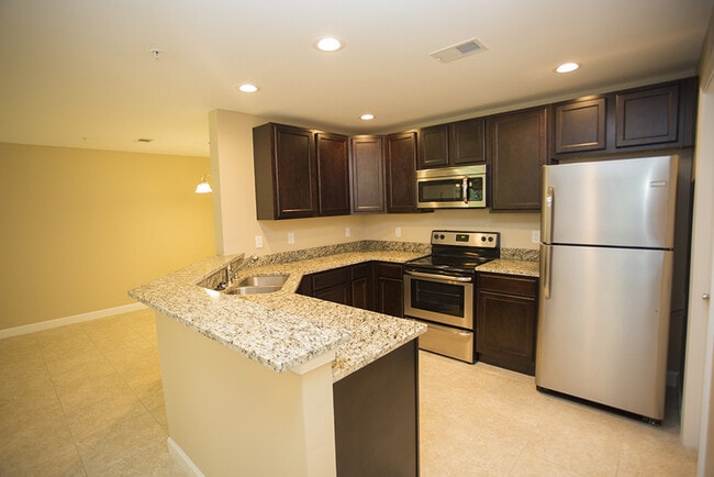 Foto del edificio - Brand New Luxury 1B/1B Apartment in FWB in Pristine Nature Setting!