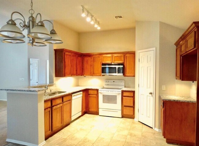 Foto del edificio - 3301 Buckingham Pl