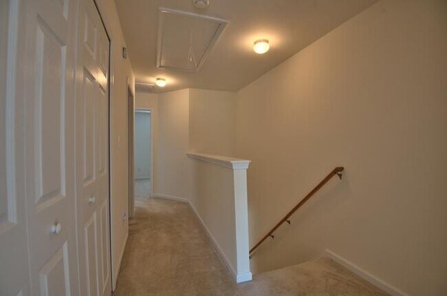 Building Photo - 1725 TW Alexander Dr