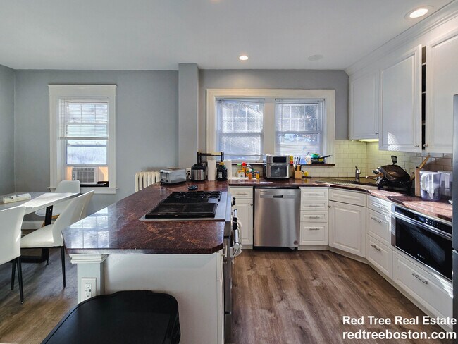 Foto del edificio - 235 Chestnut Hill Ave