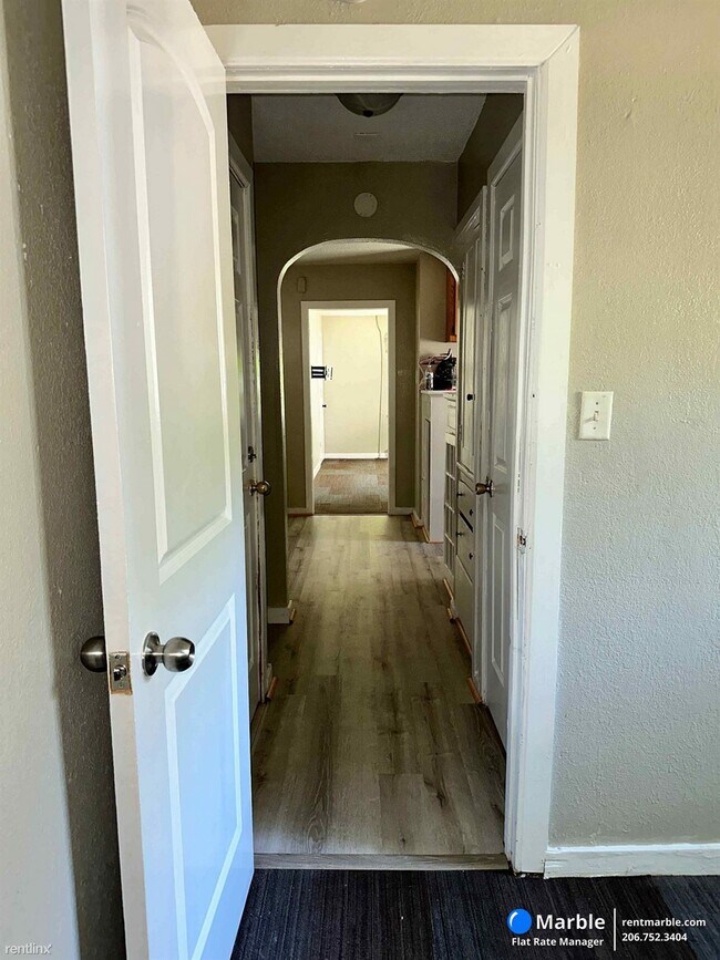Foto del edificio - 1 br, 1 bath House - 4022 Walker Ave Apt 1
