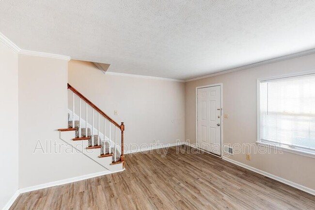 Building Photo - 4809 Sebree Ln
