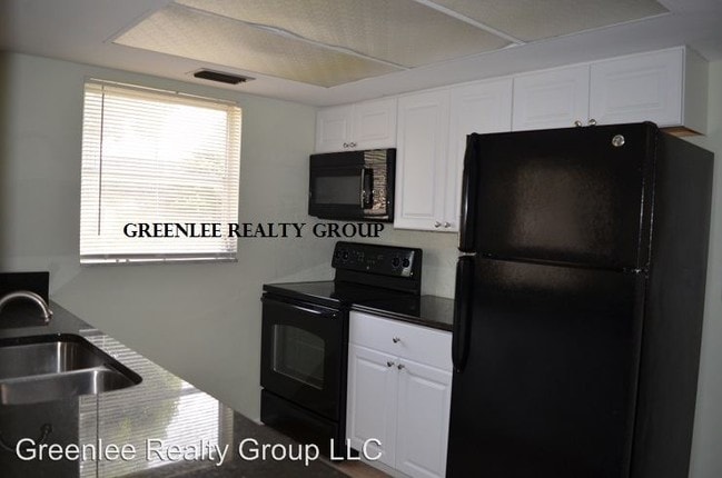 Building Photo - 3 br, 2 bath House - 3221 Topp Dr.