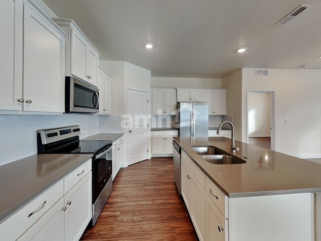 Building Photo - 5032 W Milliron Dr