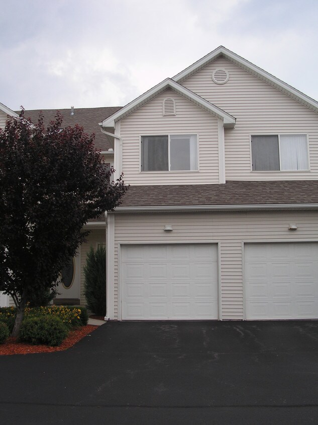 2600 W Village Dr, Toledo, OH 43614 Condo for Rent in Toledo, OH