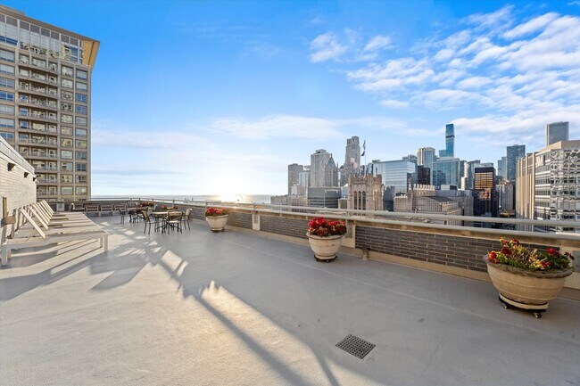 Foto del edificio - 222 E Pearson St