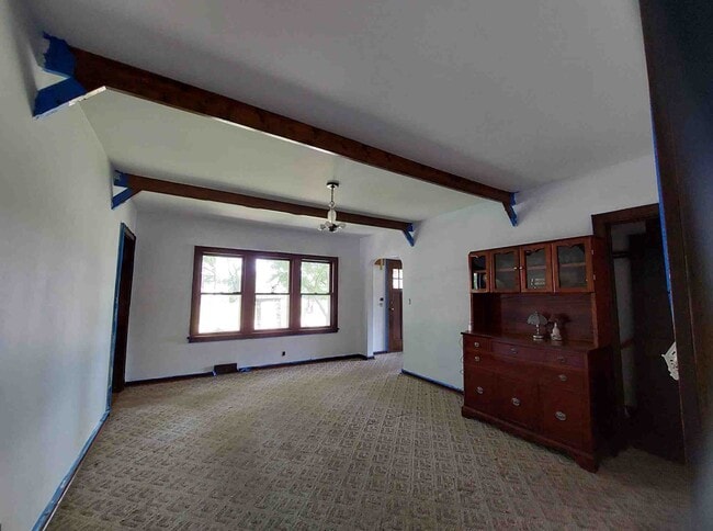 dining room - 105 N Delavan St