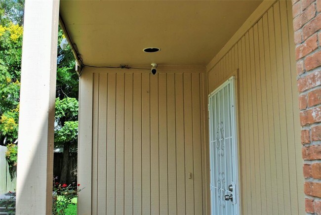 Foto del edificio - 6314 Coachwood Dr