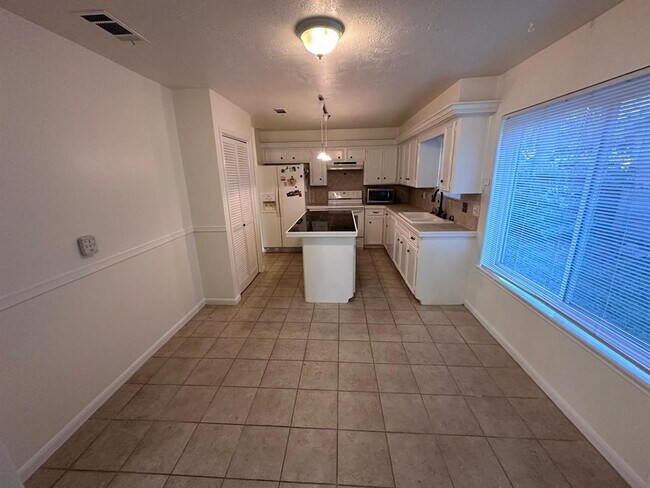Foto del edificio - 5219 Blueberry Hill Dr