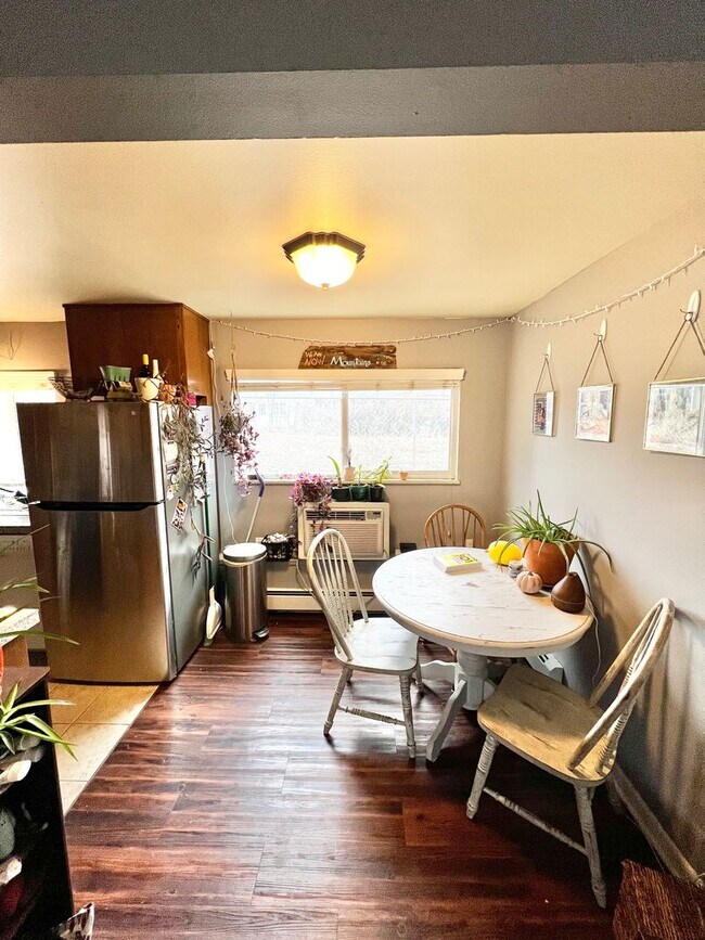 Building Photo - Locust312 (CW-KS)