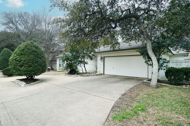Building Photo - Beautiful 4br/3.5 home located in Inwood s...
