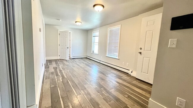 Building Photo - 164 Pleasant St