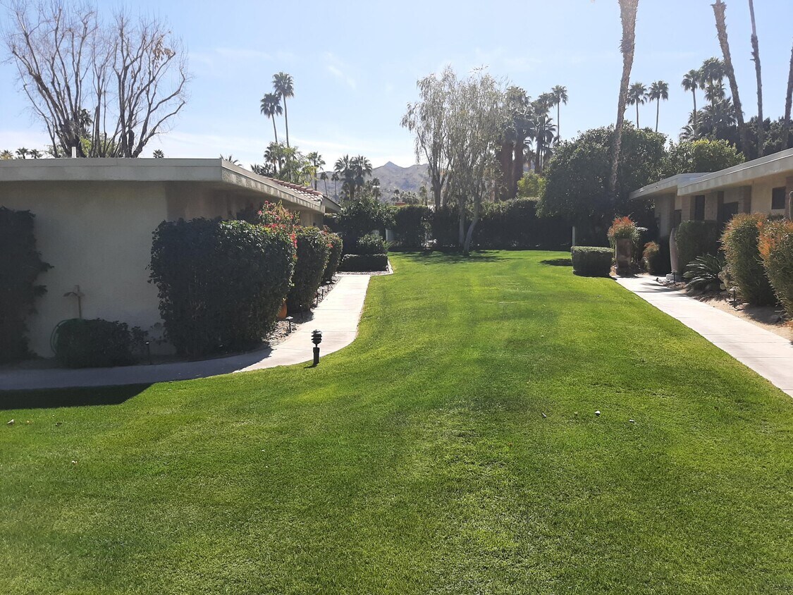 Primary Photo - 2205 Oakcrest Dr