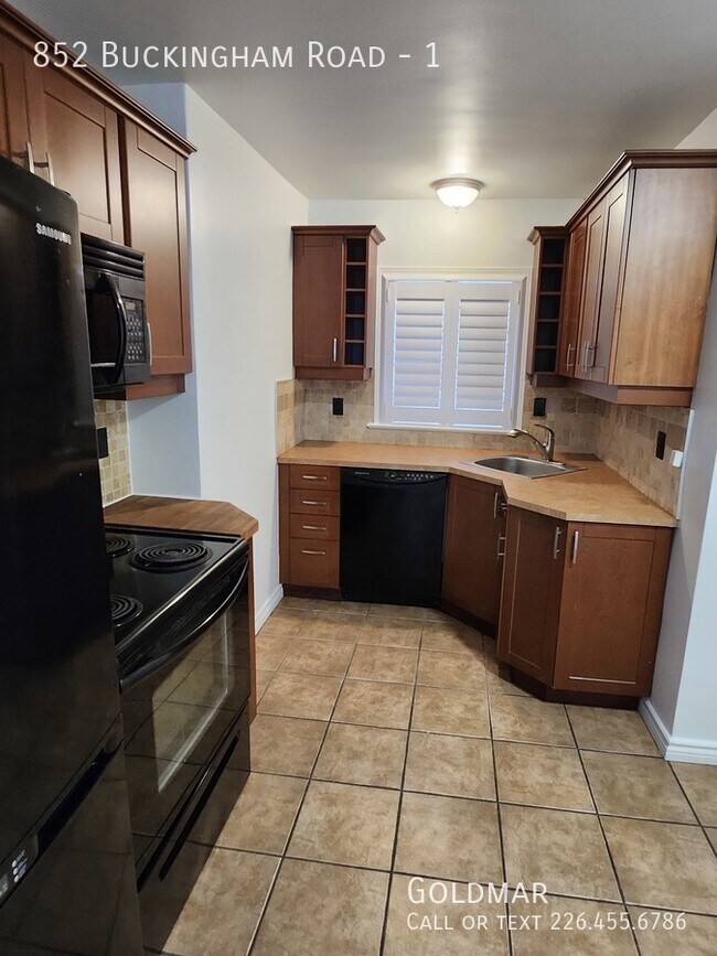 Building Photo - Large 3-Bed East End Home