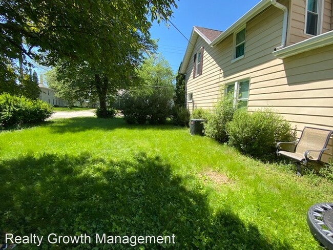 Building Photo - 3 br, 2 bath House - 604 3rd Ave SE