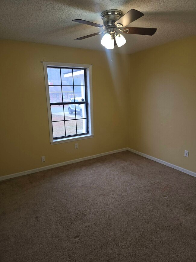 Foto del edificio - 1304 Tower Dr