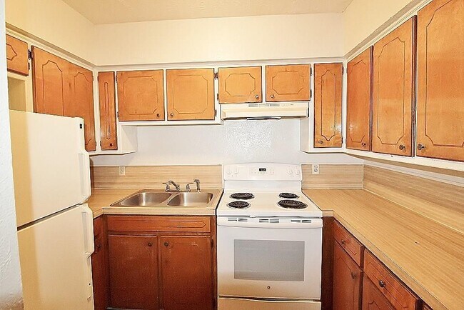 Building Photo - 108 Olive St