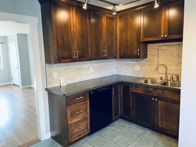 Kitchen - 324 Center Ave