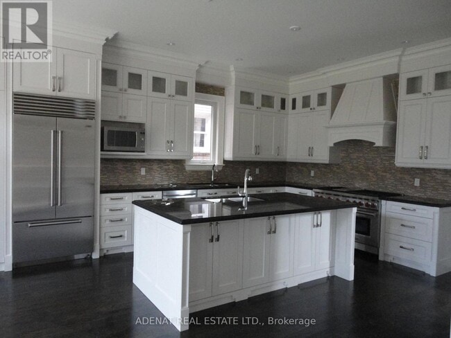 Building Photo - 622 Coldstream Ave