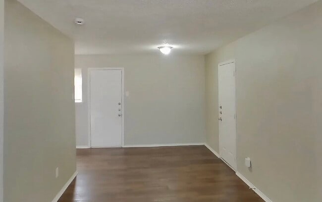 Building Photo - AVAILABLE NOW