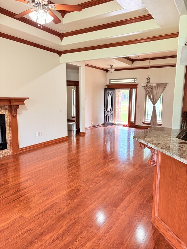 Building Photo - 1011 Waverly Way