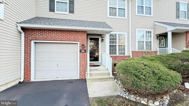 Building Photo - 506 Quincy St