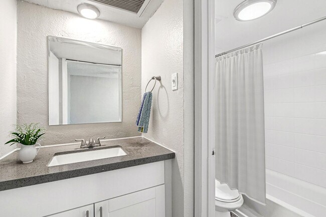 Interior Photo - Summit on Thomas