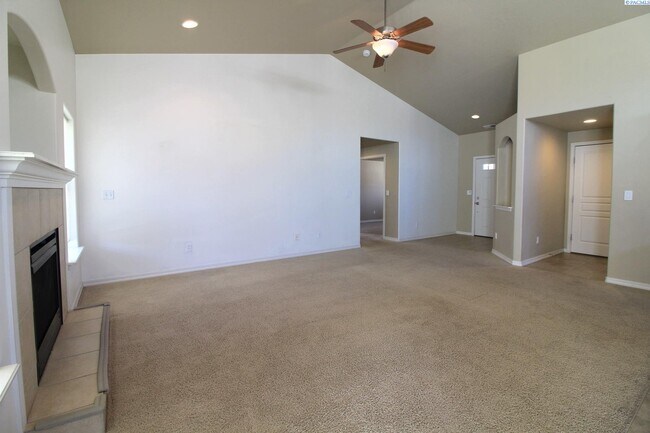 Foto del edificio - 3 bed, 2 bath + Office Rambler in West Ken...