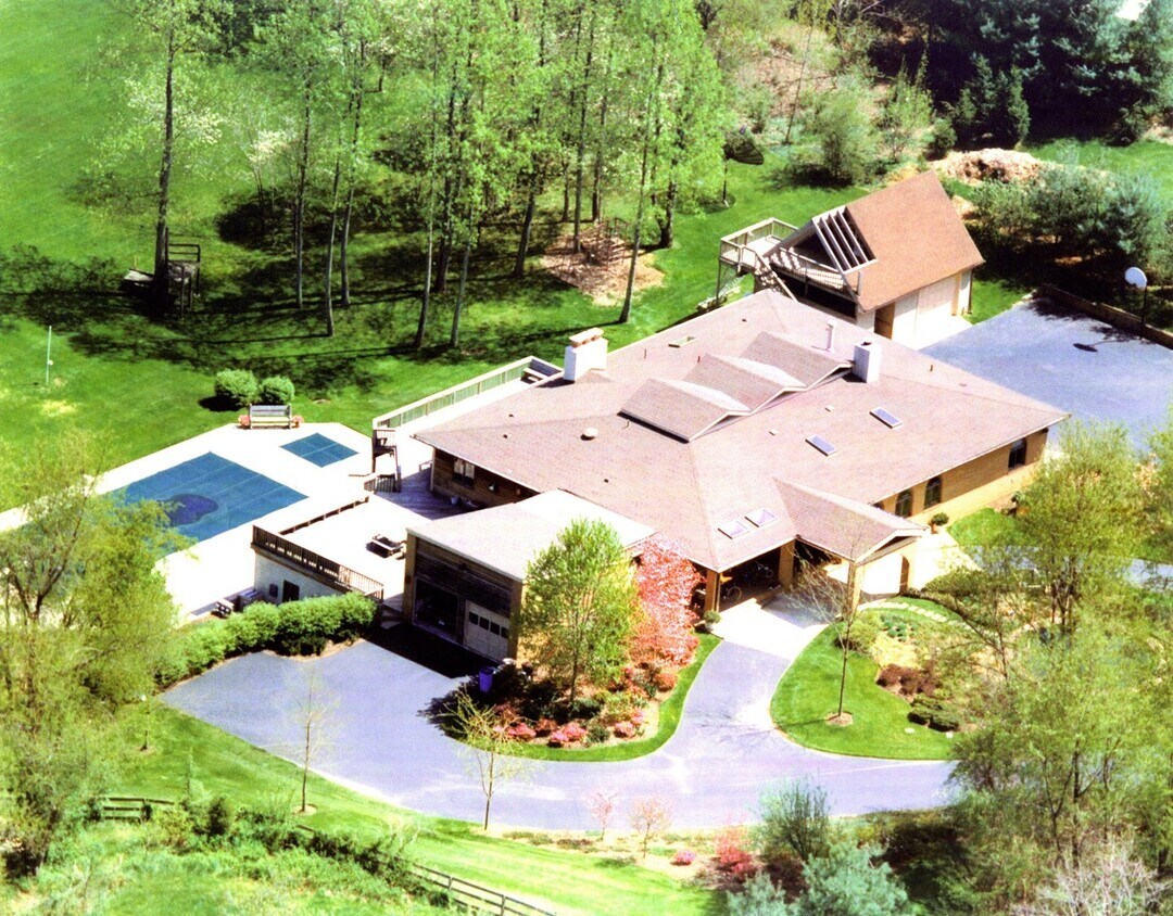 Foto principal - Stunning, Private Estate Home in Close in ...