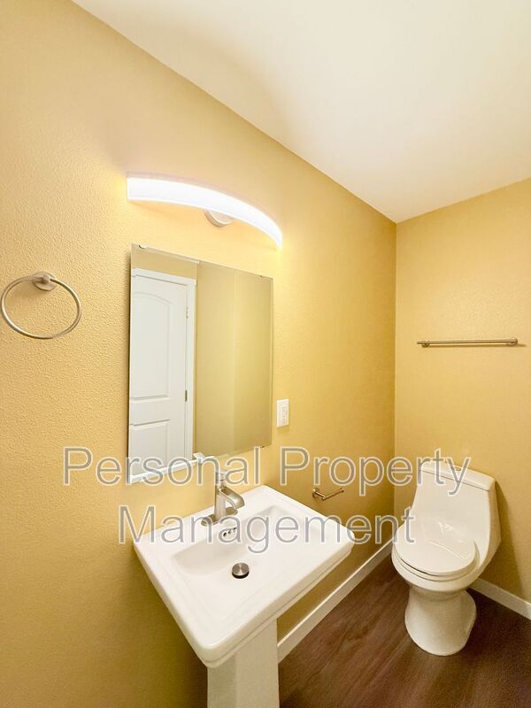 Foto del edificio - 5711 NE 74th Ct